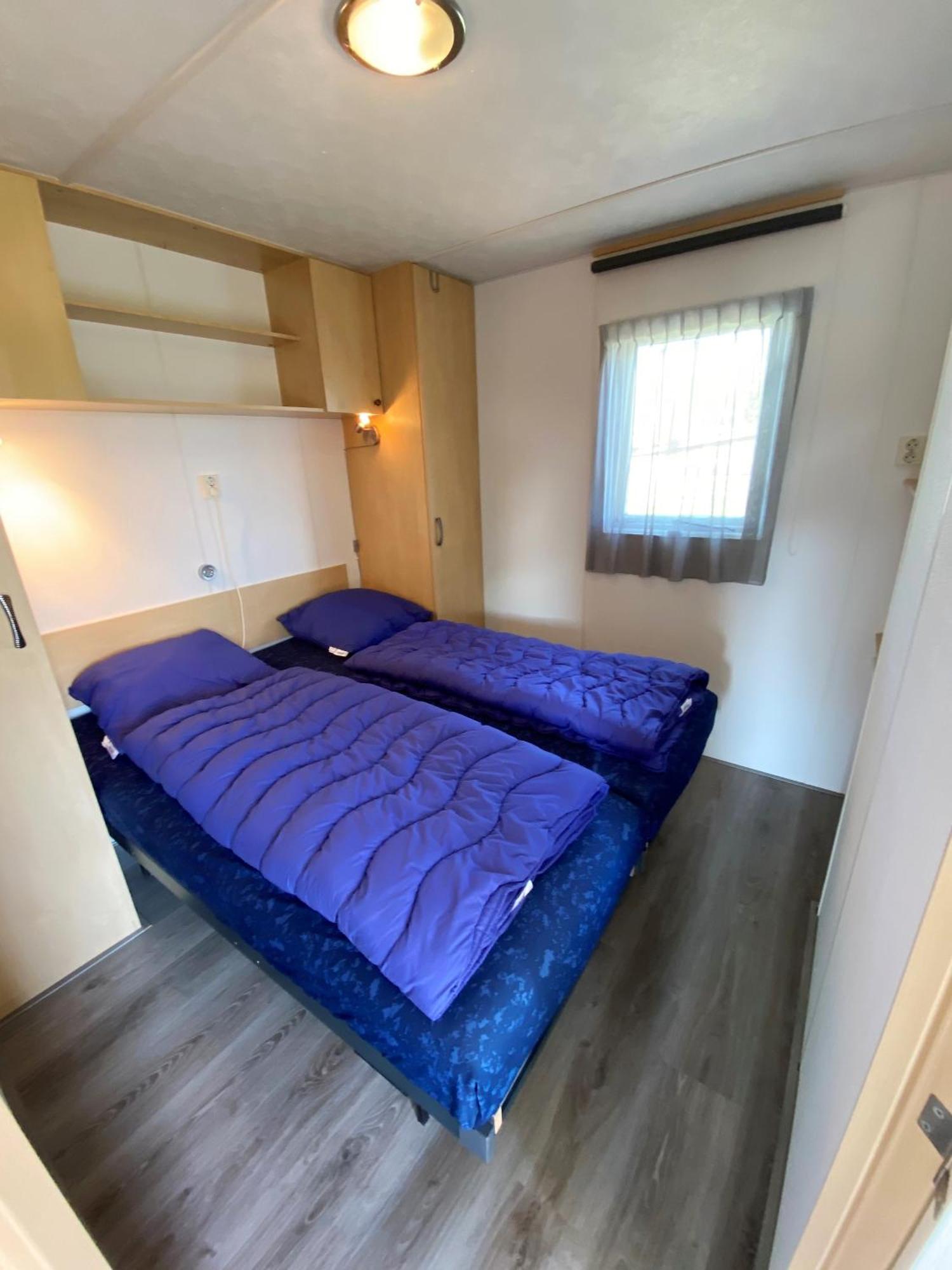 Camping De Strandloper Scharendijke Ruang foto