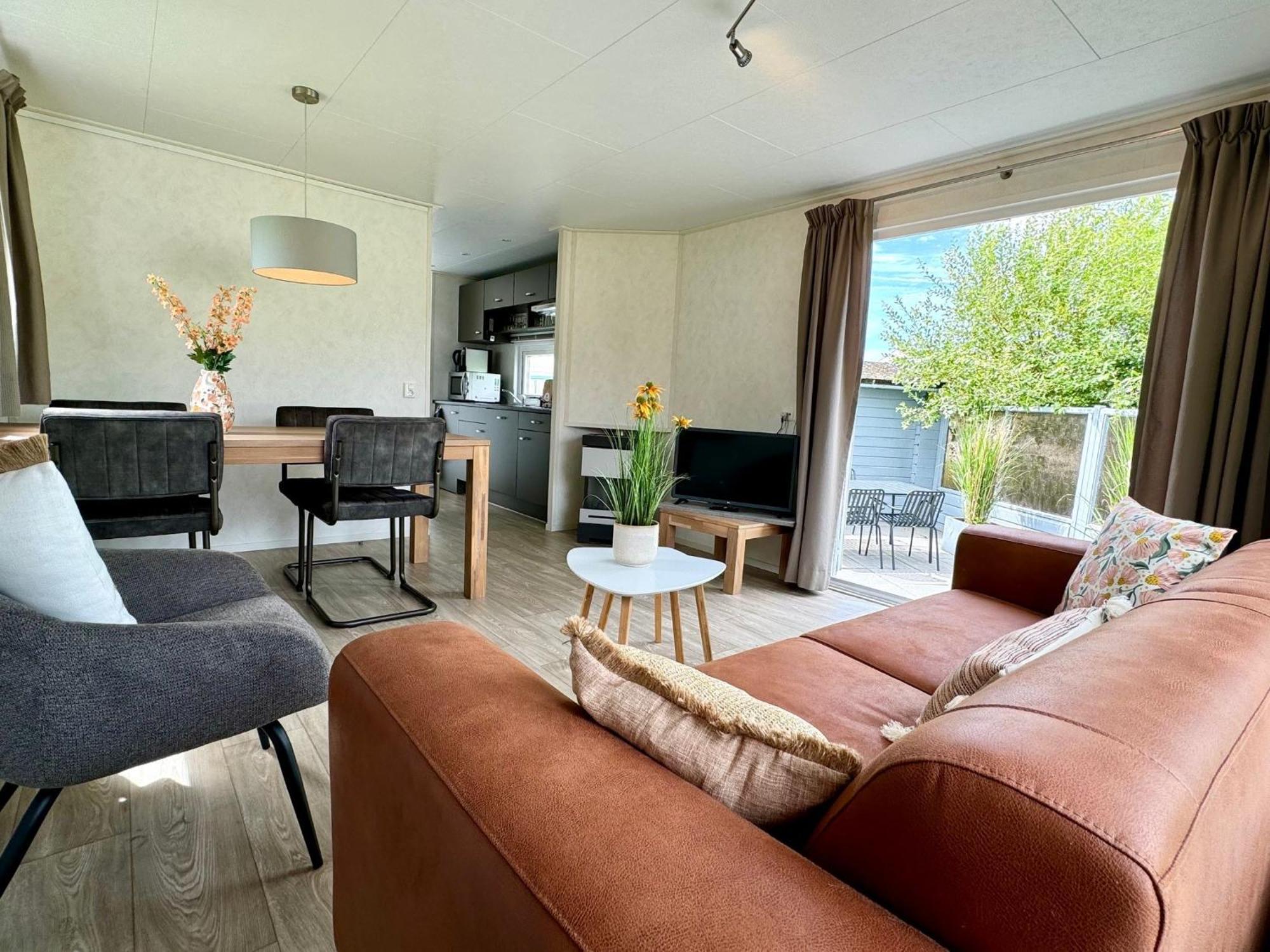 Camping De Strandloper Scharendijke Ruang foto