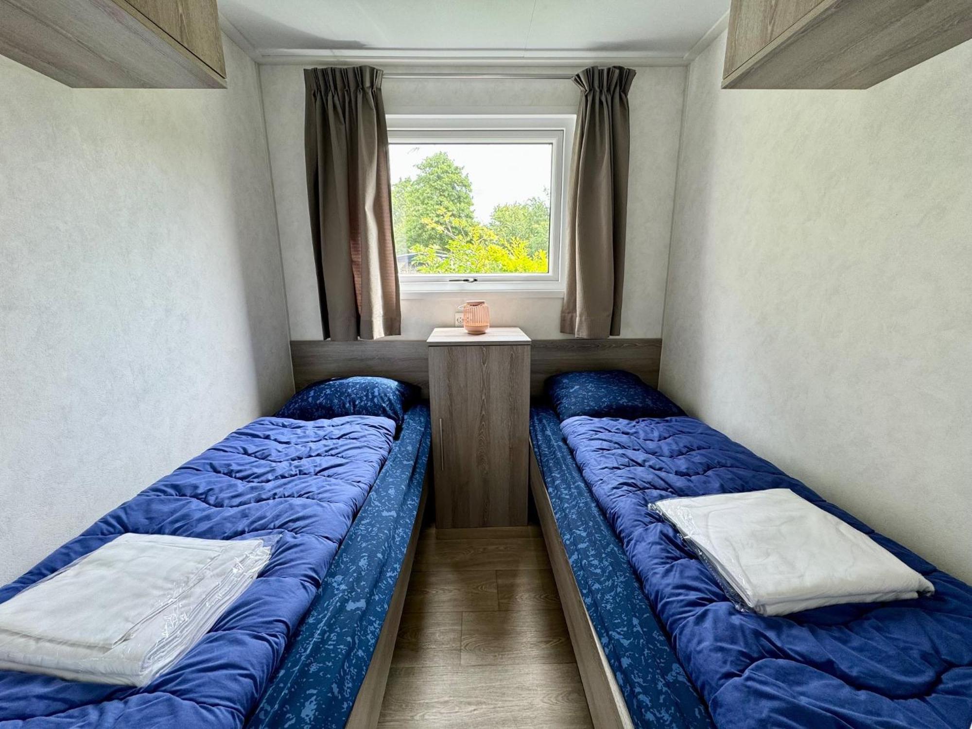 Camping De Strandloper Scharendijke Ruang foto